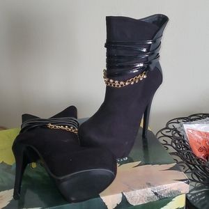 Black heeled booties